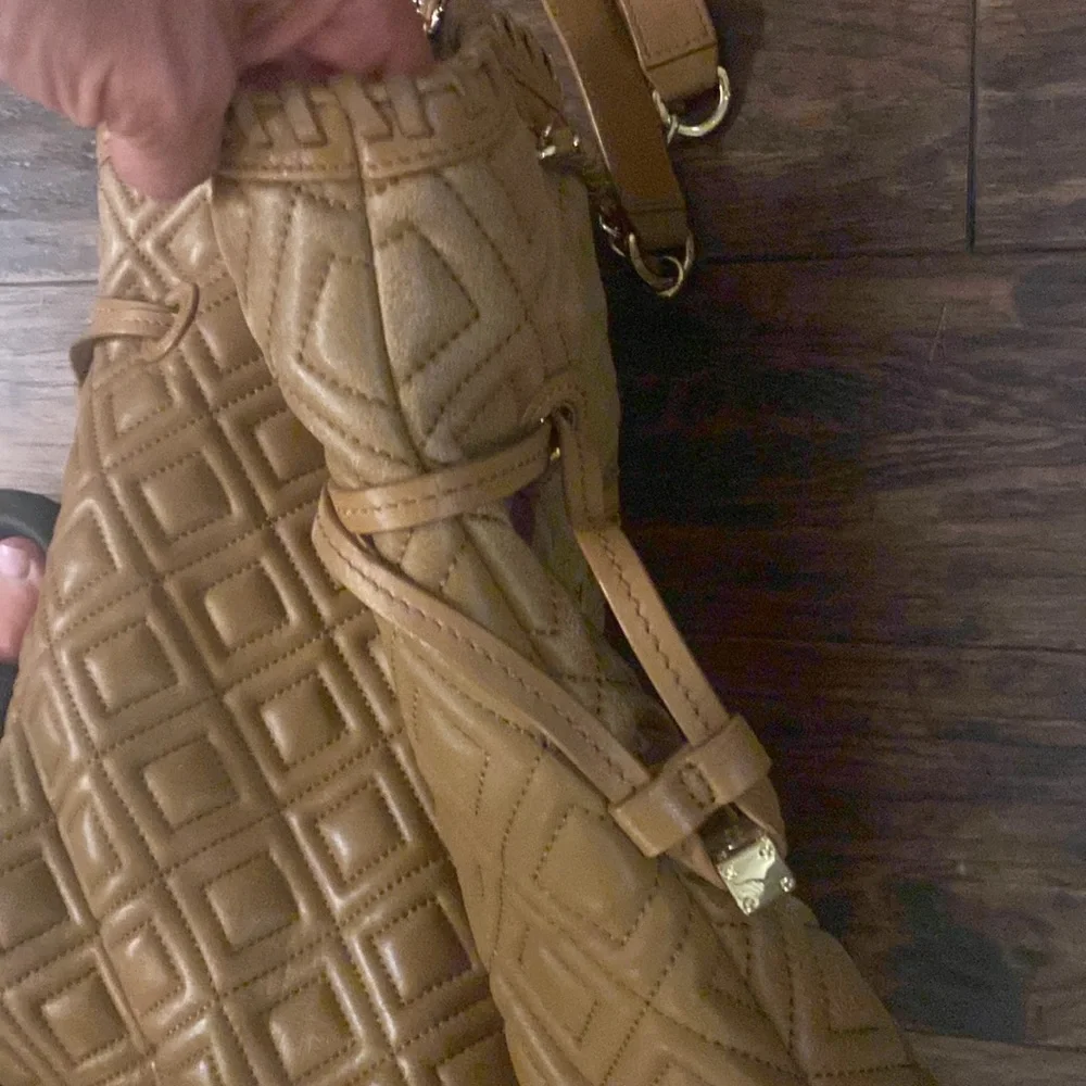 Tory Burch Tan Gold Quilted Shoulder Bag - Picture 5 of 11